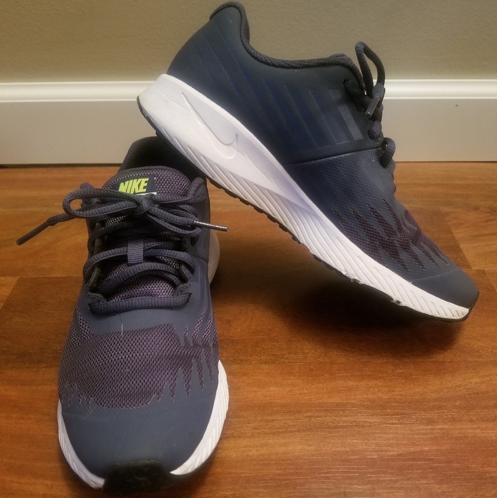 Nike Star Runner Shoe (youth)